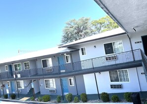 Front of property - Sundial Lodge (Redding)