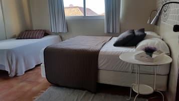 3 Bedrooms 2 Bathroom Apartment | Living area