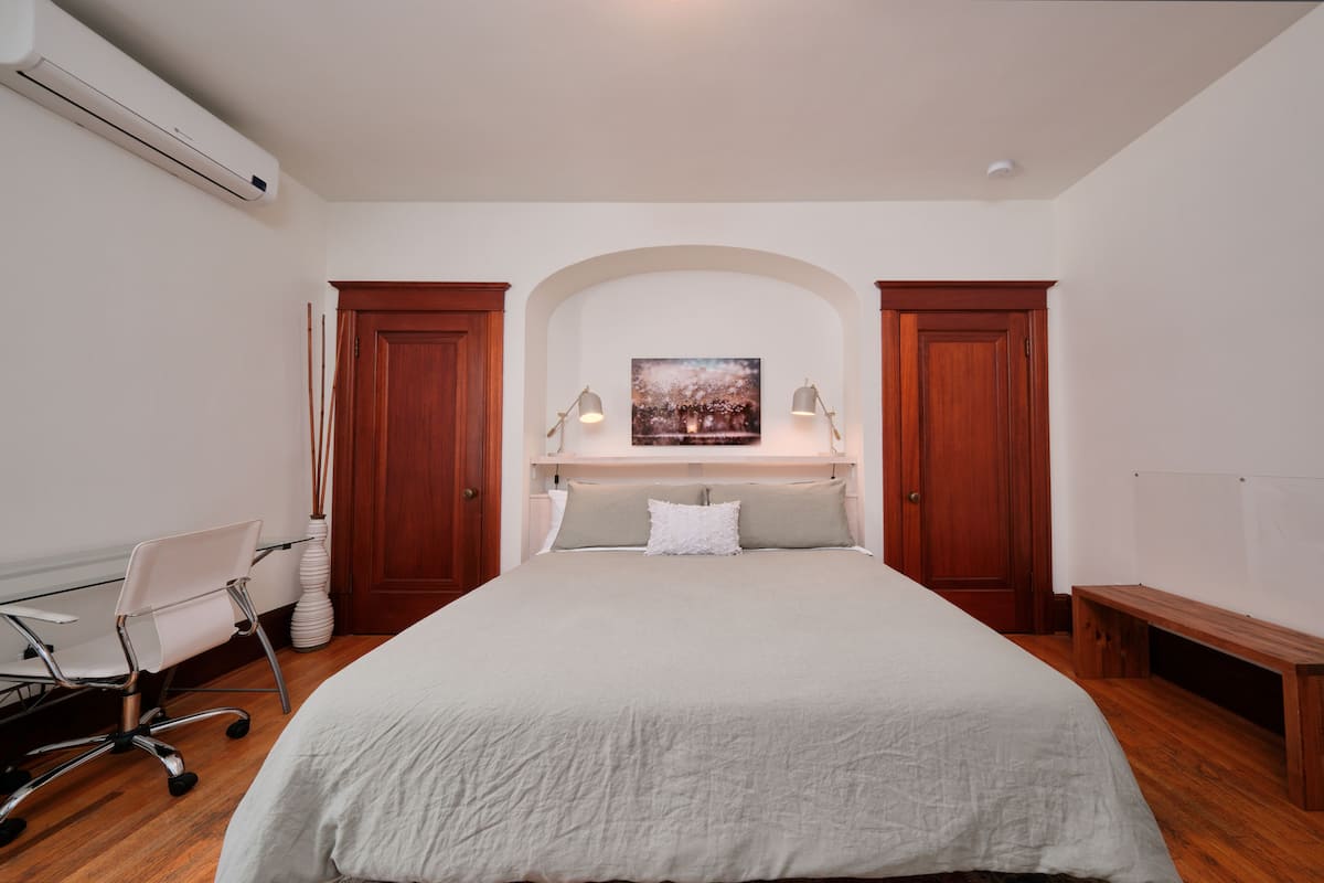 Chambre supérieure, 1 trÚs grand lit (No 2) | 1 chambre, literie de qualité, lit avec matelas Select Comfort