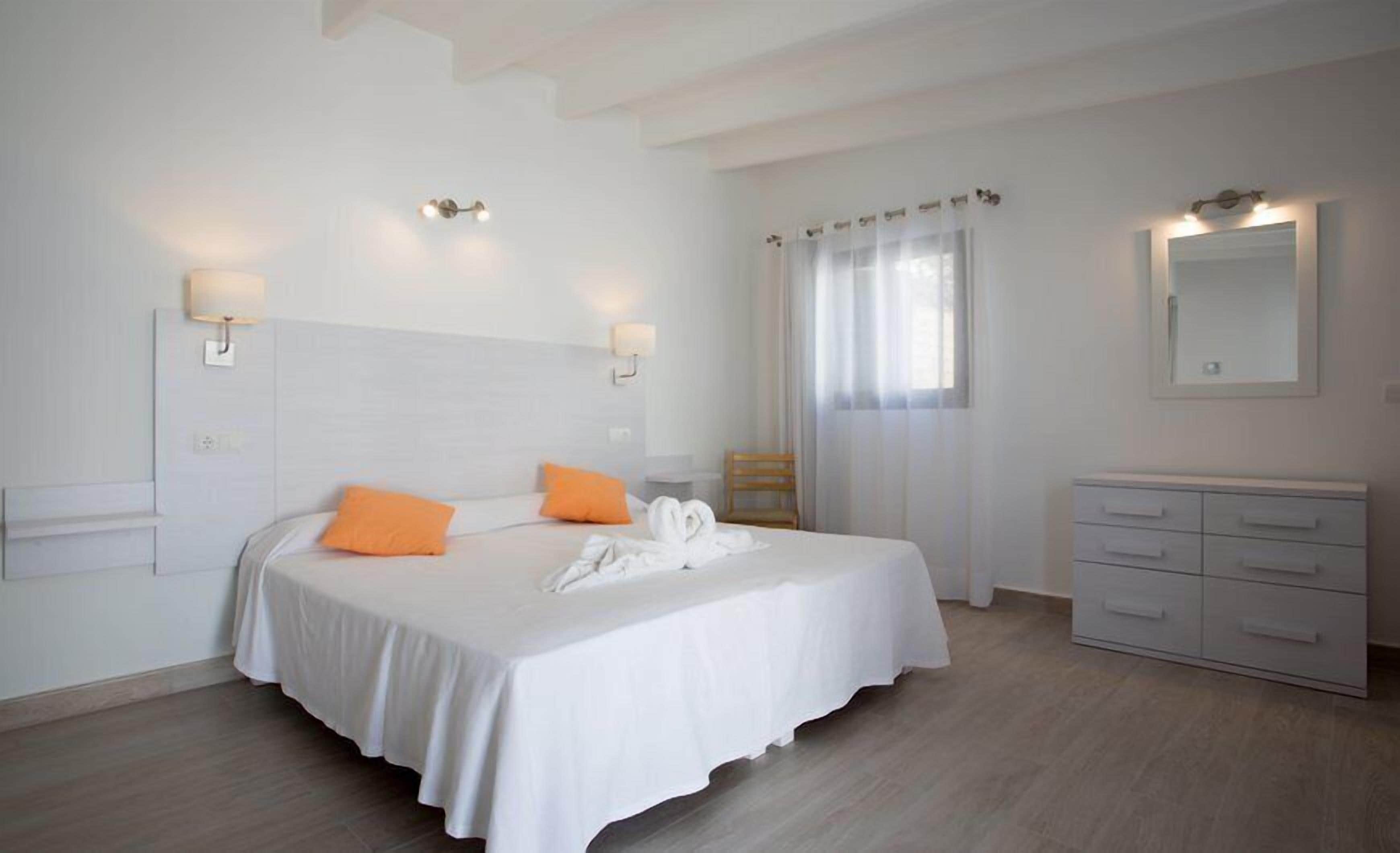 Superior Room (Planta Baja) | Free WiFi, bed sheets, wheelchair access