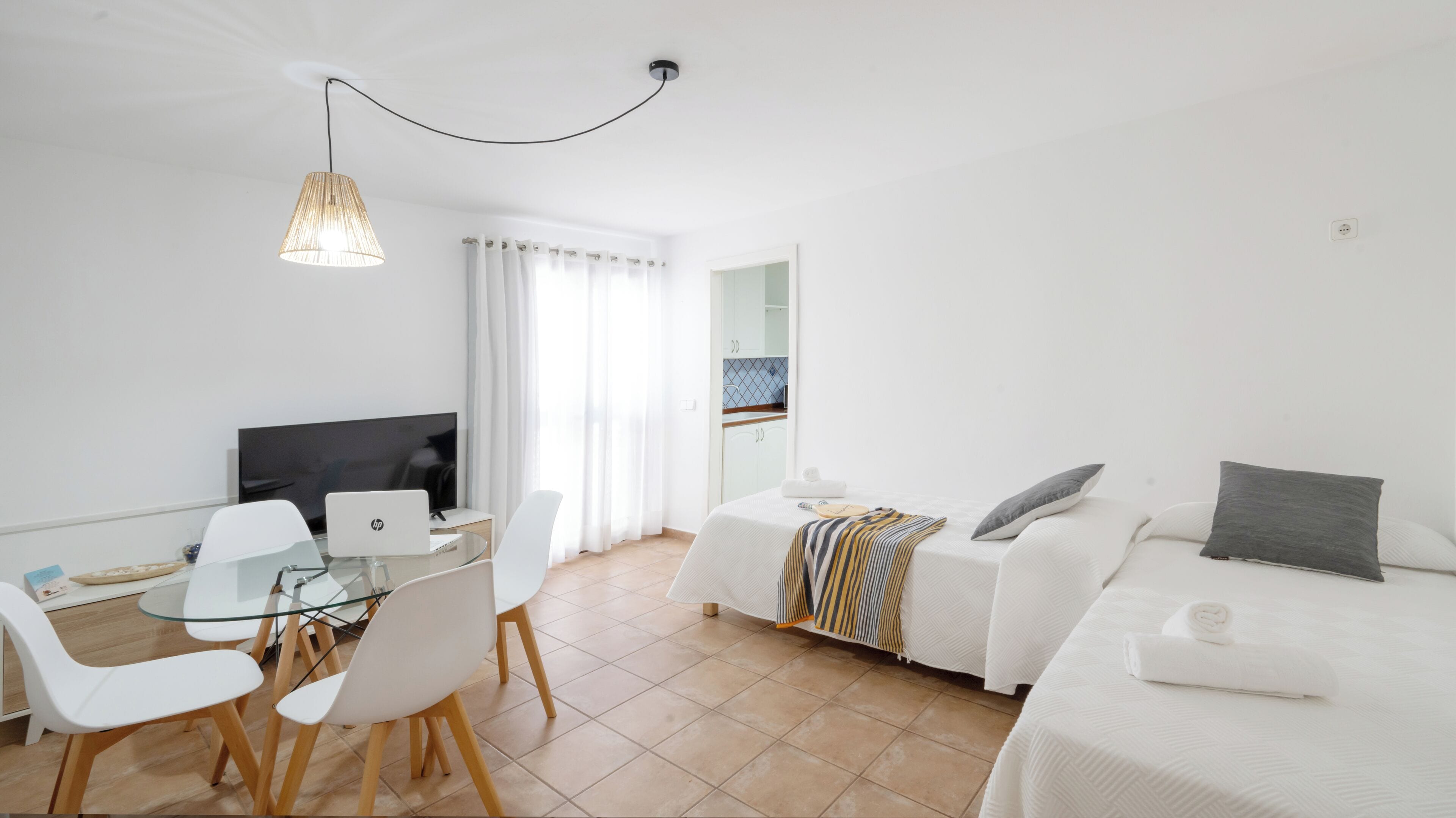 Quadruple Room | Free WiFi, bed sheets, wheelchair access