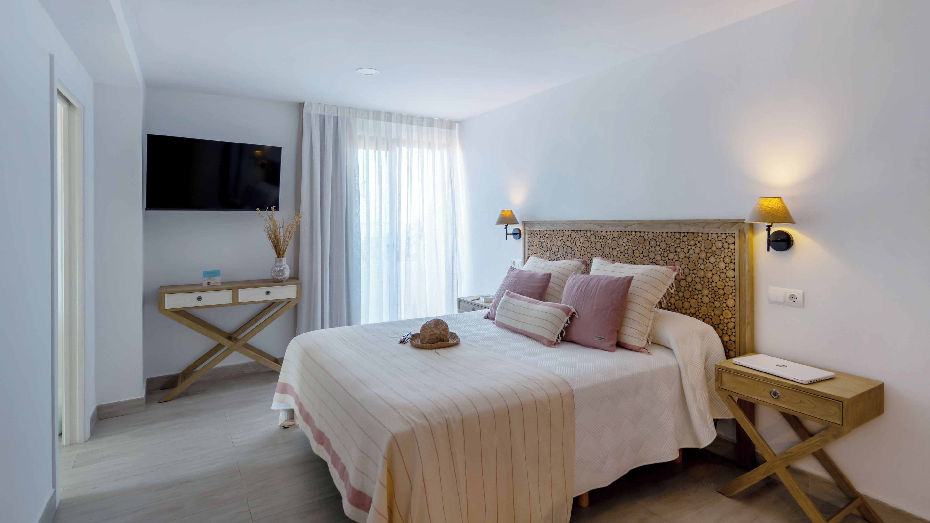 Superior Room | Free WiFi, bed sheets, wheelchair access