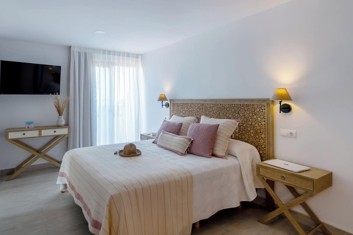 Superior Room | WiFi (free), bed sheets