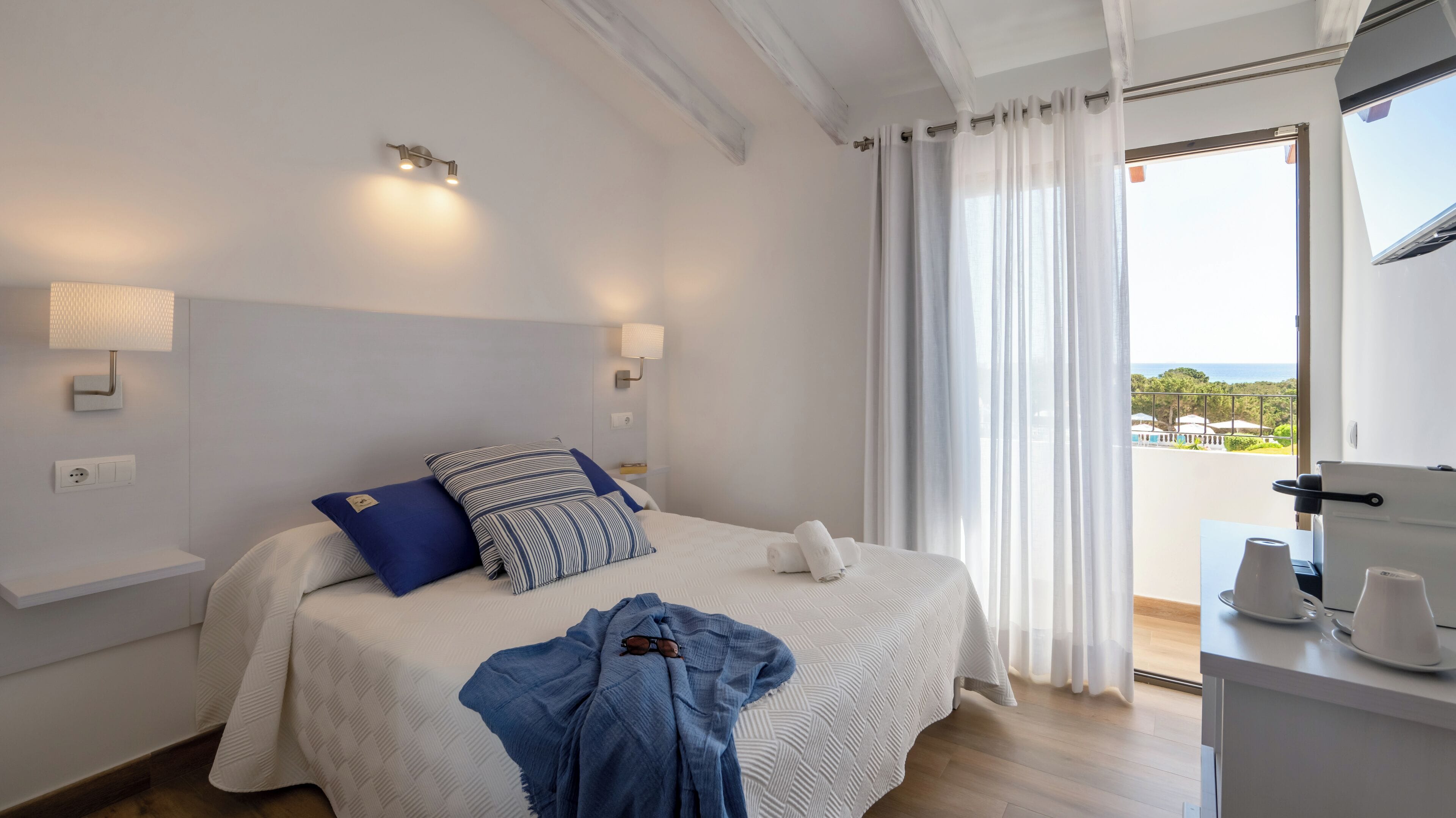 Deluxe Room | Free WiFi, bed sheets, wheelchair access