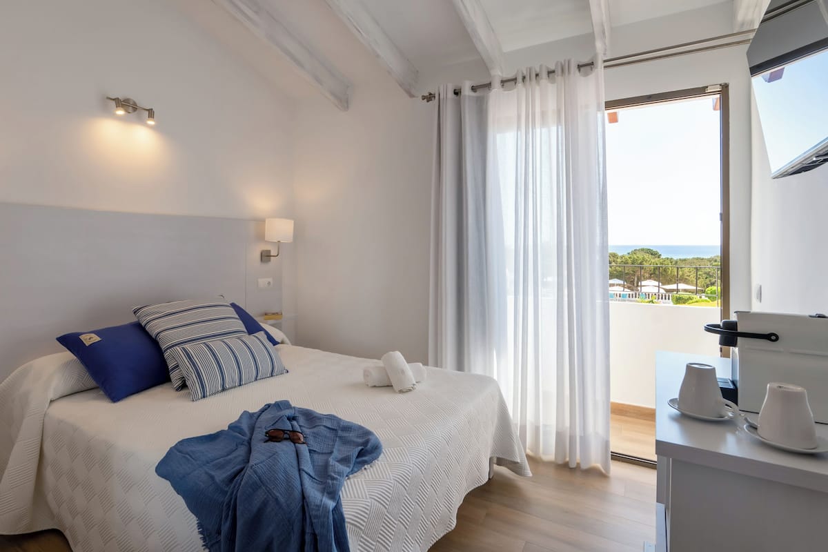 Deluxe Room | WiFi (free), bed sheets