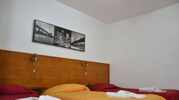 Caja de seguridad en la habitación, wifi gratis y ropa de cama