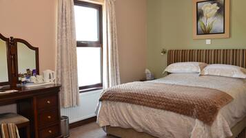 Double Room | Desk, blackout curtains, iron/ironing board, free WiFi