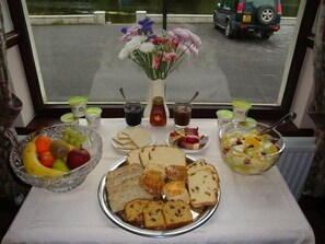 Free daily full breakfast - Corrigans Shore House (Enniskillen)