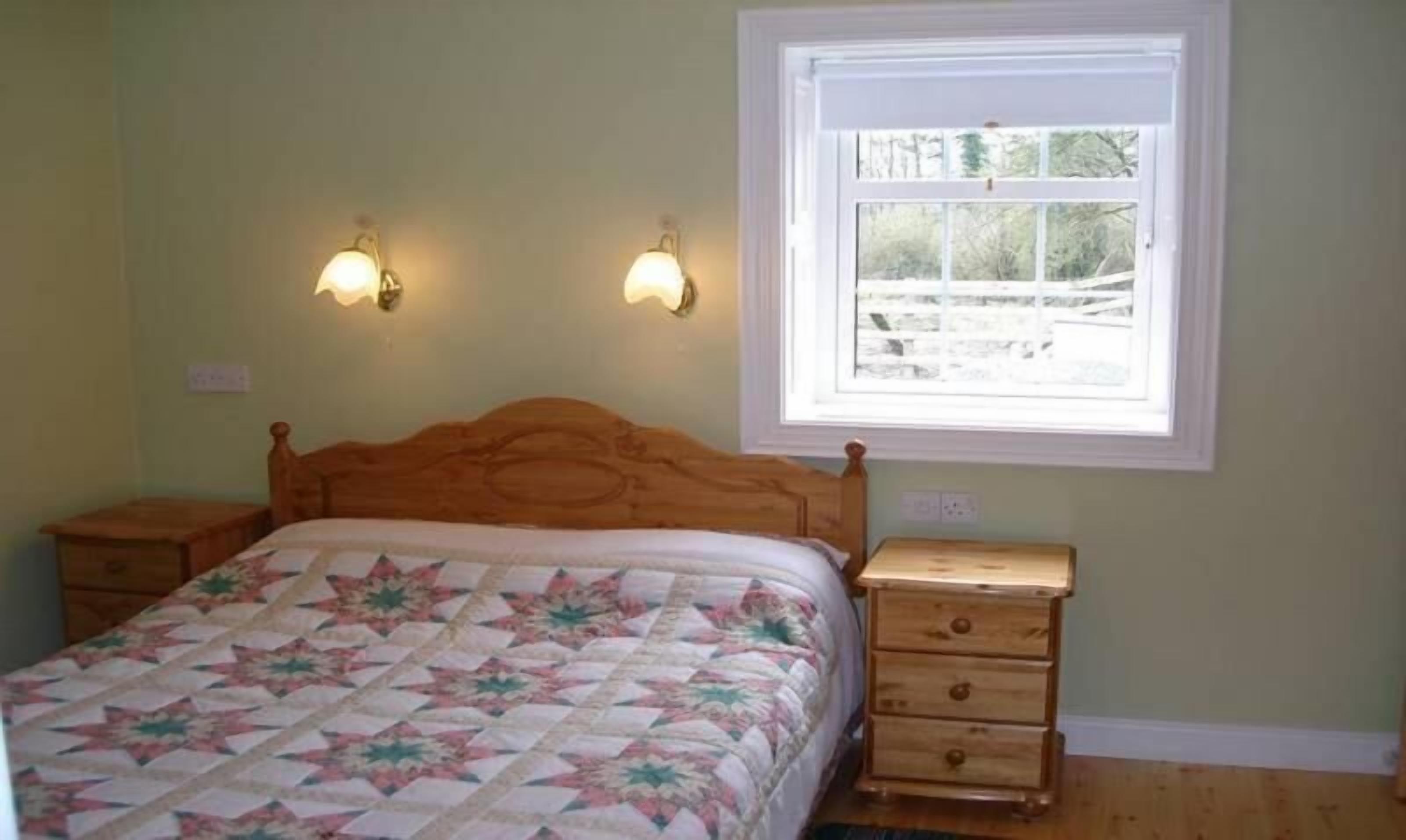 Desk, cots/infant beds, free WiFi, bed sheets