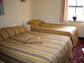 Twin Room, Ensuite | Iron/ironing board, cribs/infant beds, free WiFi, bed sheets