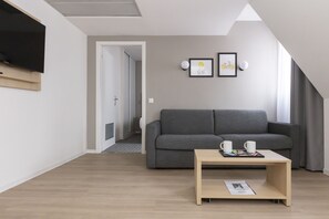 Apartment, 1 Bedroom (4 People) | Individually decorated, individually furnished, desk, soundproofing