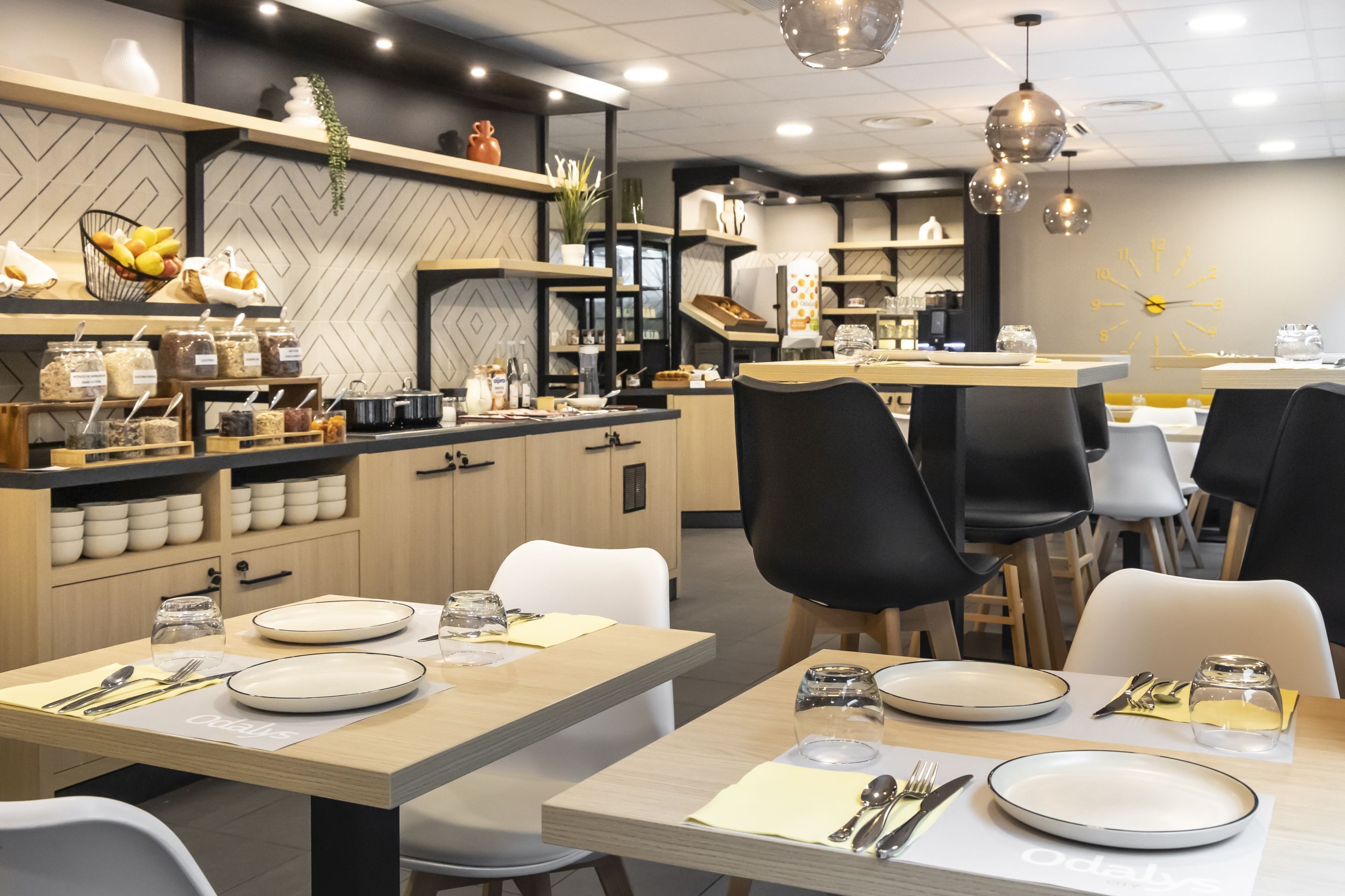 Petit déjeuner buffet (18 EUR par personne)