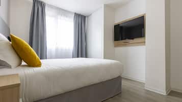 Standard Studio (2 People) | Individually decorated, individually furnished, desk, soundproofing