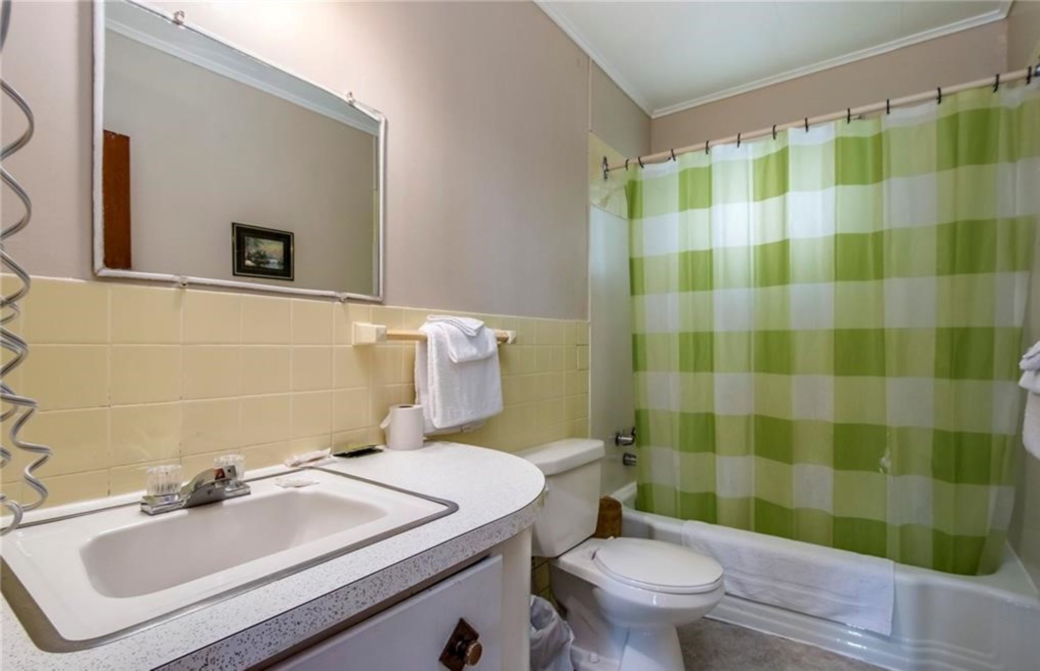 舒適雙人  房, 2 張標準雙人床 | 浴室 | 花灑/浴缸組合、免費梳洗用品、提供毛巾、番梘