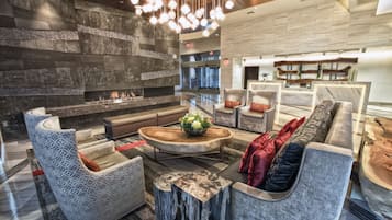 Coin salon dans le hall