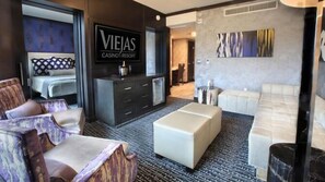 Premier Suite | Living room | LCD TV, pay movies