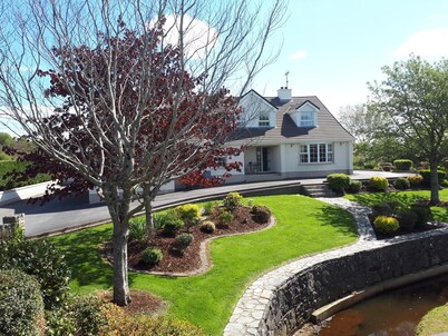 布里居伯恩屋酒店