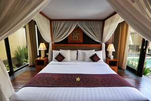 Vila luxo, 1 quarto, piscina particular, no jardim | Frigobar, cofres nos quartos, escrivaninha