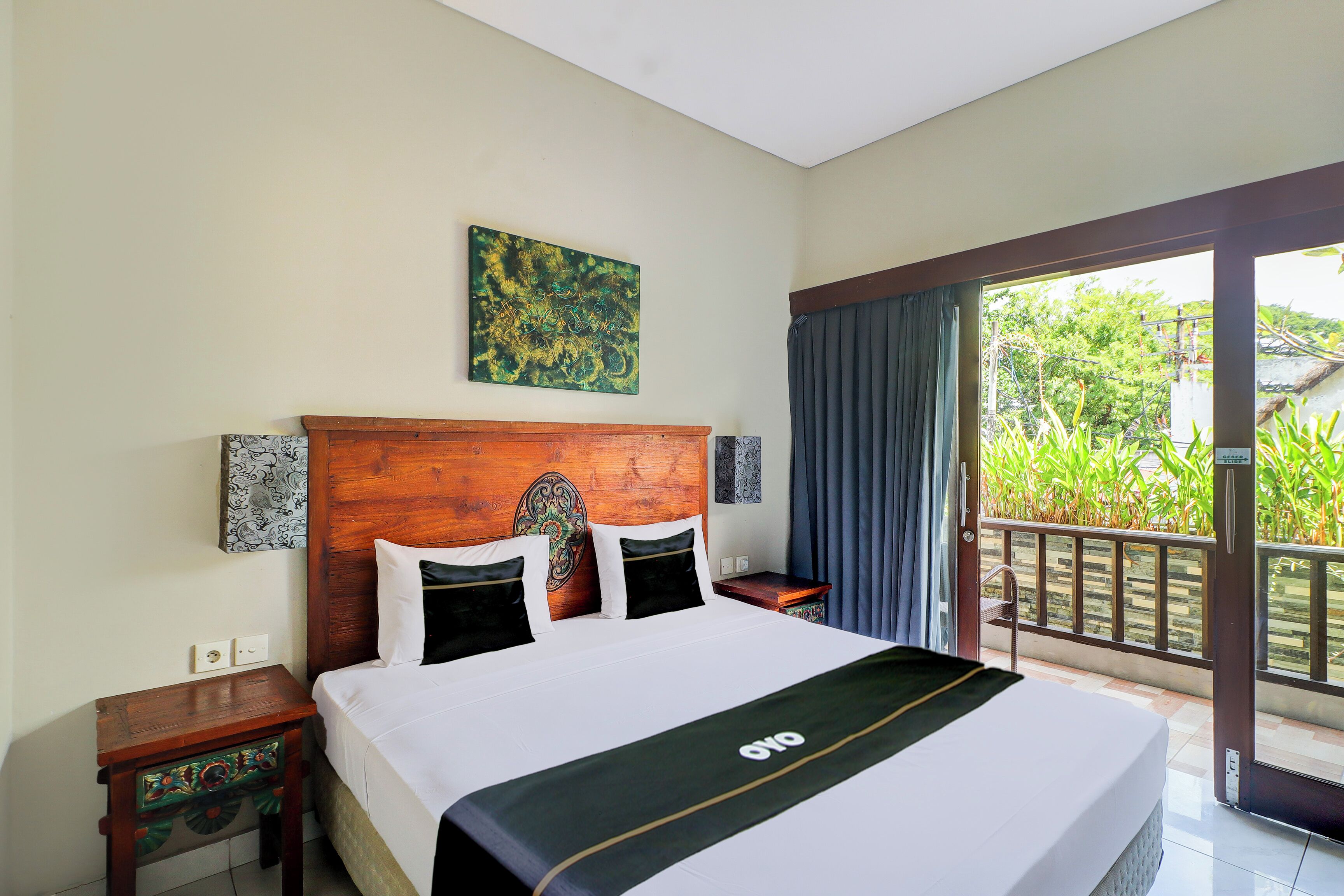 Minibar, escritorio, wifi gratis y ropa de cama