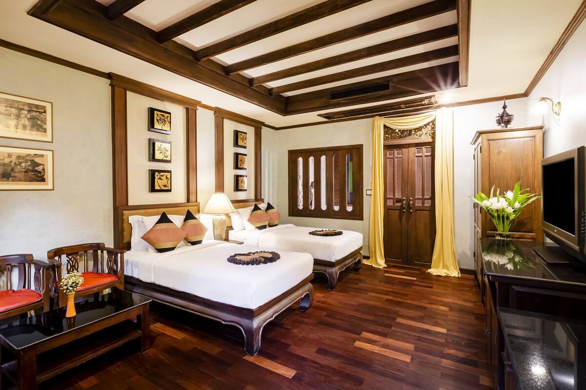Deluxe Twin  | In-room safe, soundproofing, iron/ironing board (on request), free WiFi
