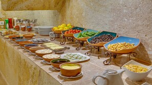 Breakfast and dinner served  - Cappadocia Abras Cave Hotel (Ürgüp)