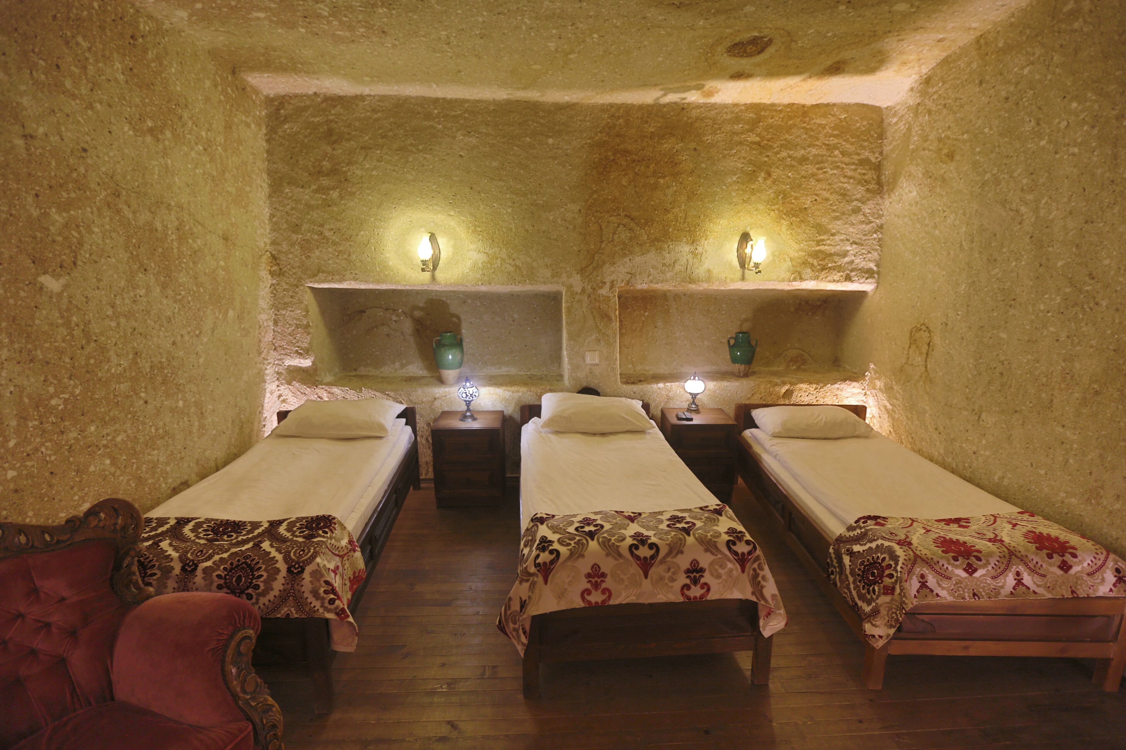deluxe cave comfort-103 | 1 bedroom, premium bedding, in-room safe, individually decorated
