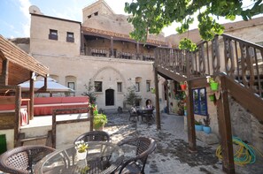 Courtyard - Cappadocia Abras Cave Hotel (Ürgüp)