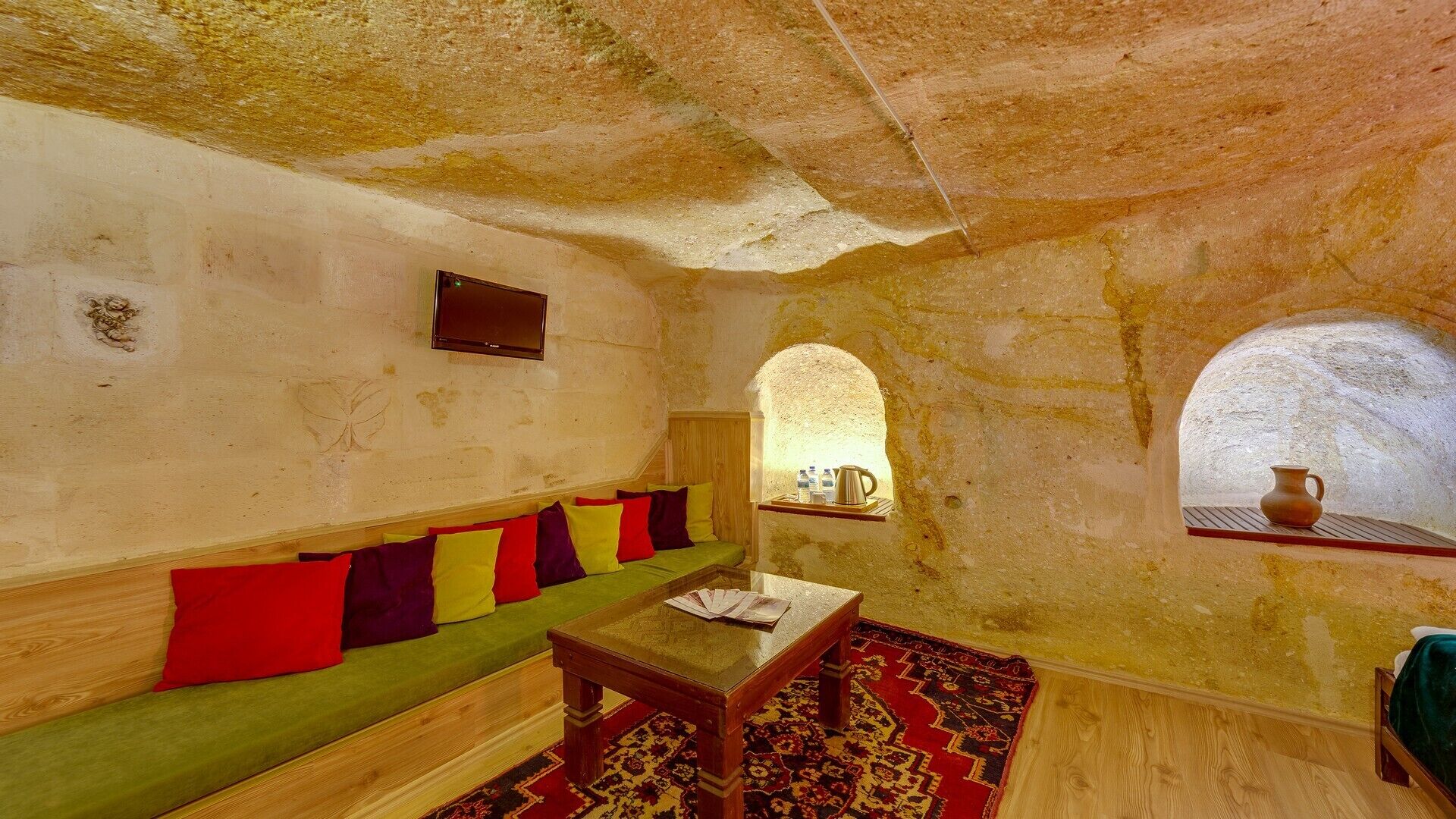 deluxe cave comfort-101 | 1 bedroom, premium bedding, in-room safe, individually decorated
