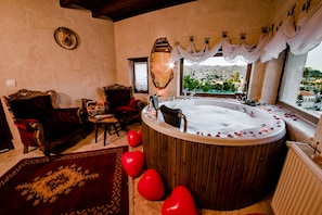 Premium bedding, in-room safe, individually decorated - Cappadocia Abras Cave Hotel (Ürgüp)