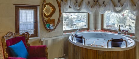 Honeymoon Suit-204 | Tina de hidromasaje privada