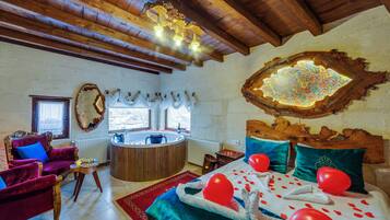 Honeymoon Suit-204 | Hochwertige Bettwaren, Zimmersafe, individuell dekoriert