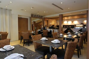 Petit déjeuner buffet compris tous les jours