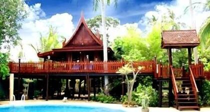 Harry's Bungalows & Restaurant