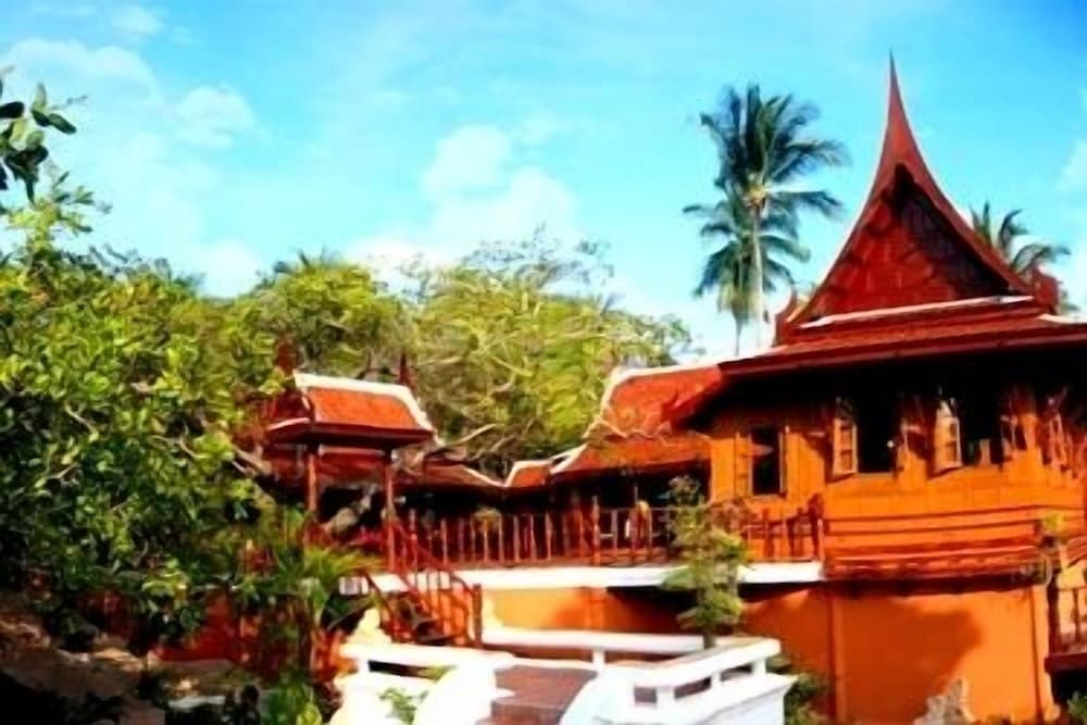 Harry's Bungalows