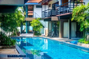 Superior Mini Suite Pool View | Living area