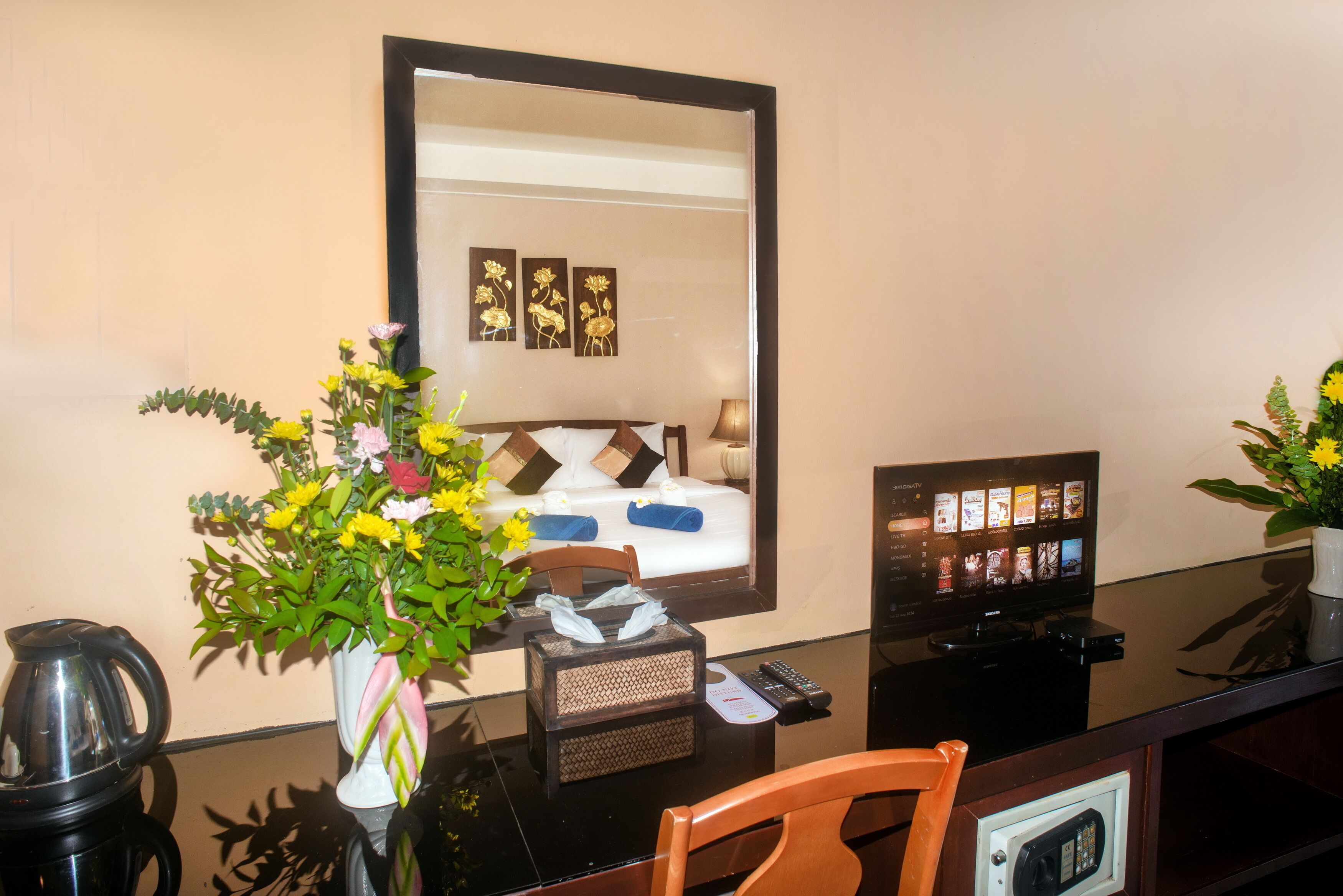 deluxe room pool view | minibar, in-room safe, individually furnished, desk