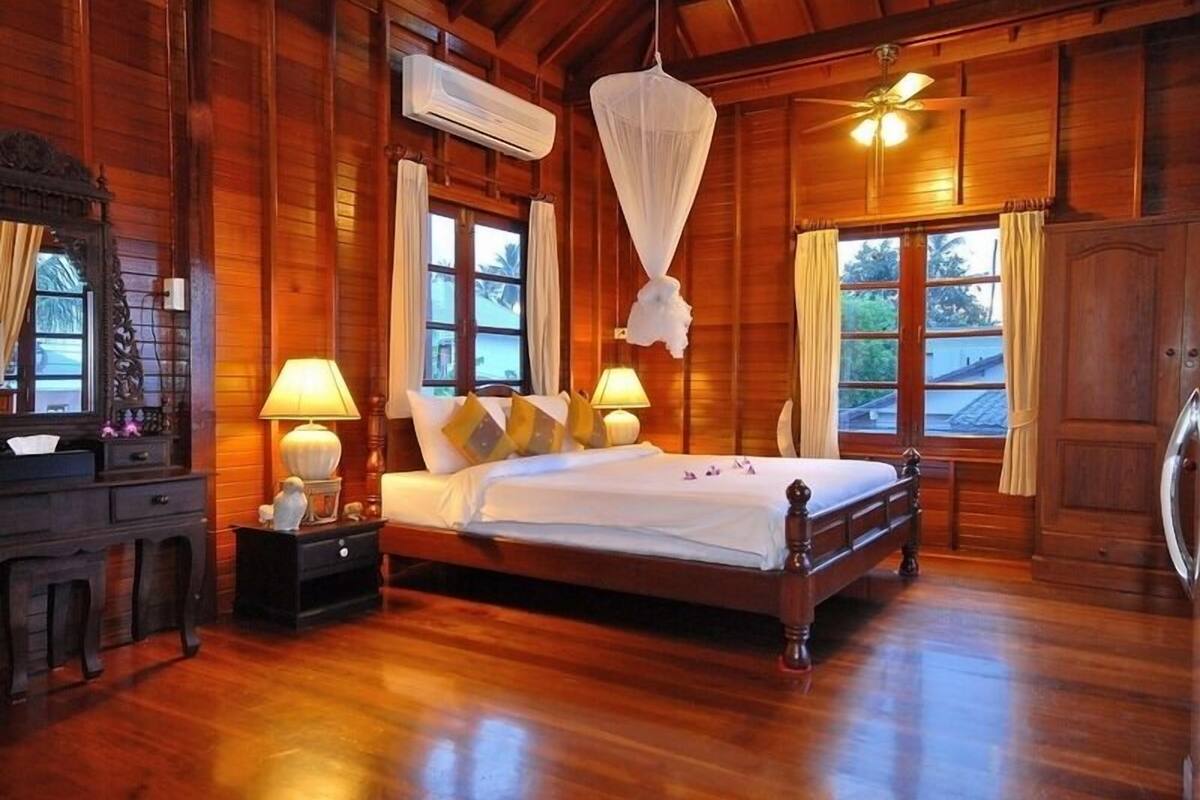 suite, sea view | minibar, in-room safe, individually furnished, desk