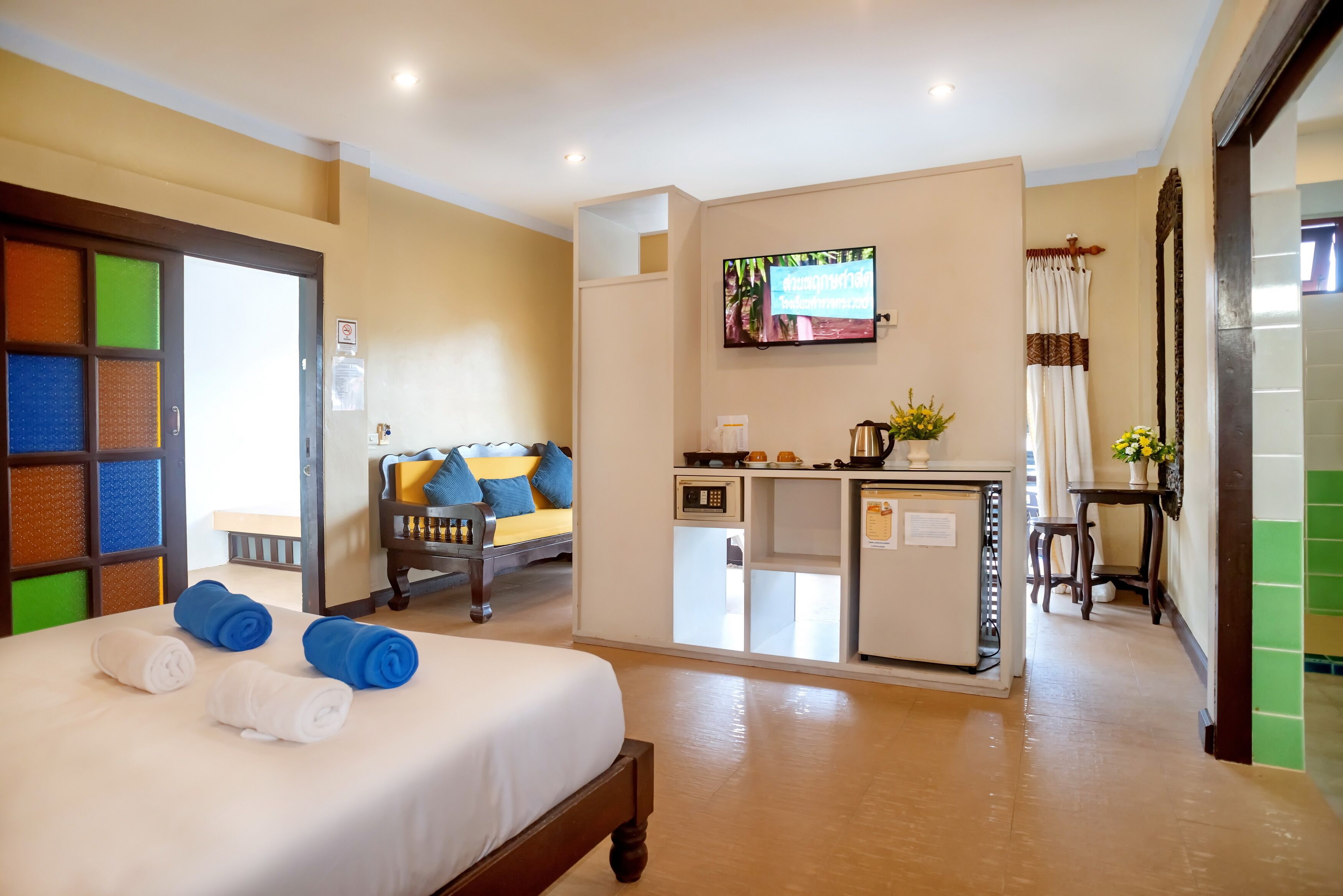 superior mini suite pool view | minibar, in-room safe, individually furnished, desk