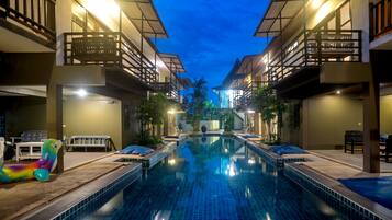 Superior Mini Suite Pool View | Living area | TV