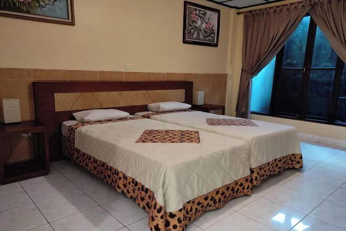 In-room safe, desk, blackout curtains, free WiFi