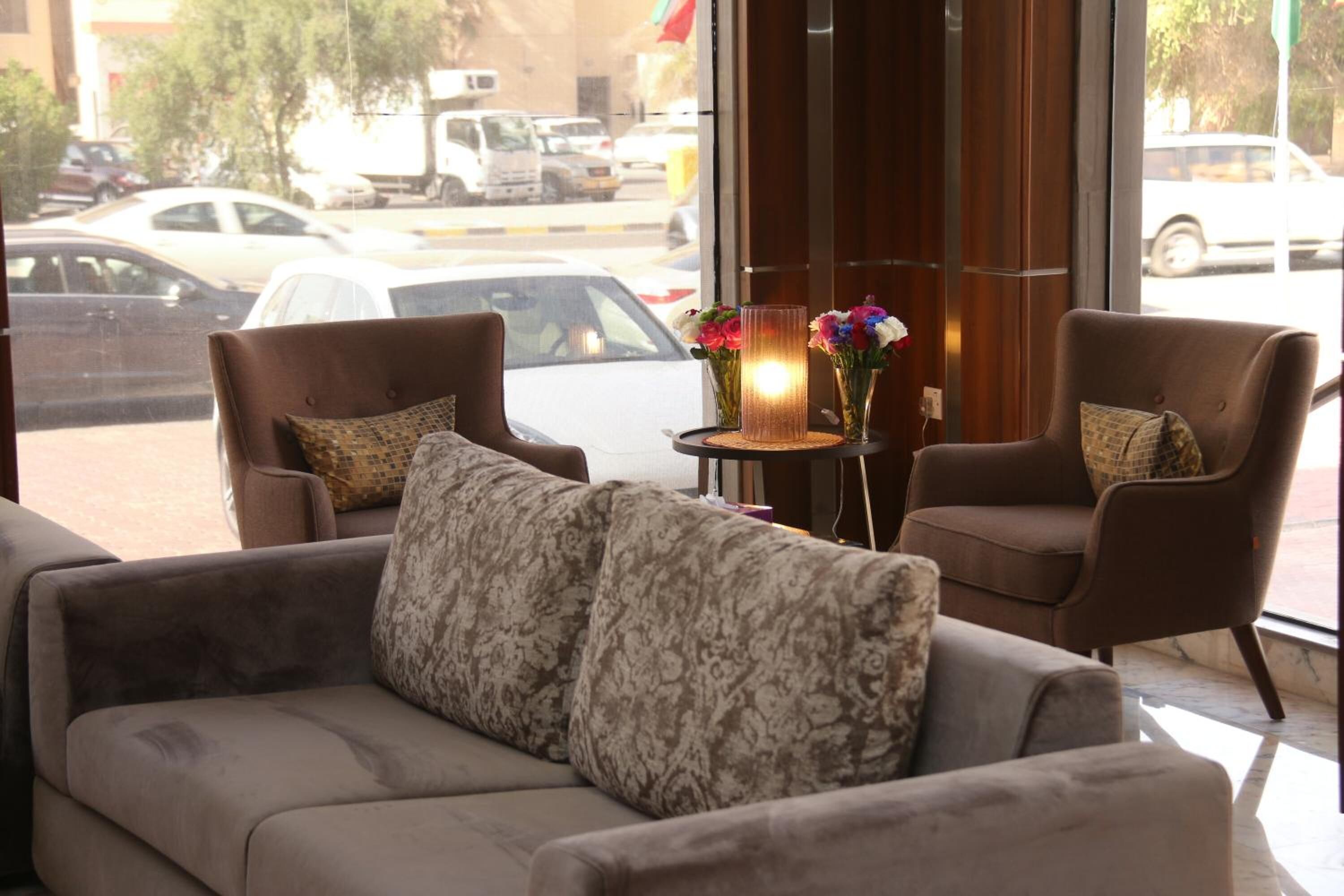 Photo - Laguna Hotel Suites