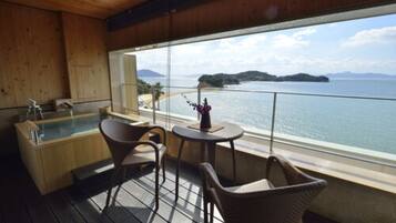 Executive Room with Open Air Bath, Angel Road & Sea View, typeC | Private spa tub