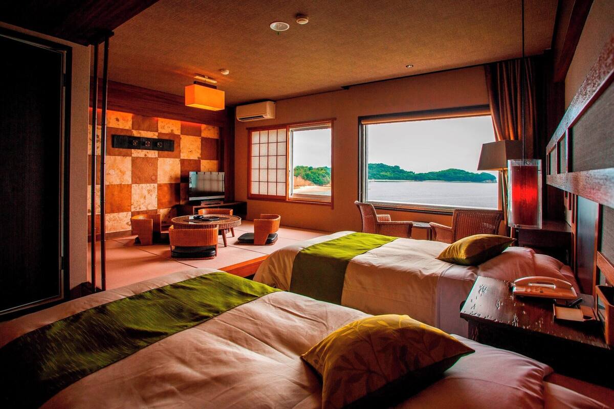 In-room safe, desk, WiFi (free), bed sheets