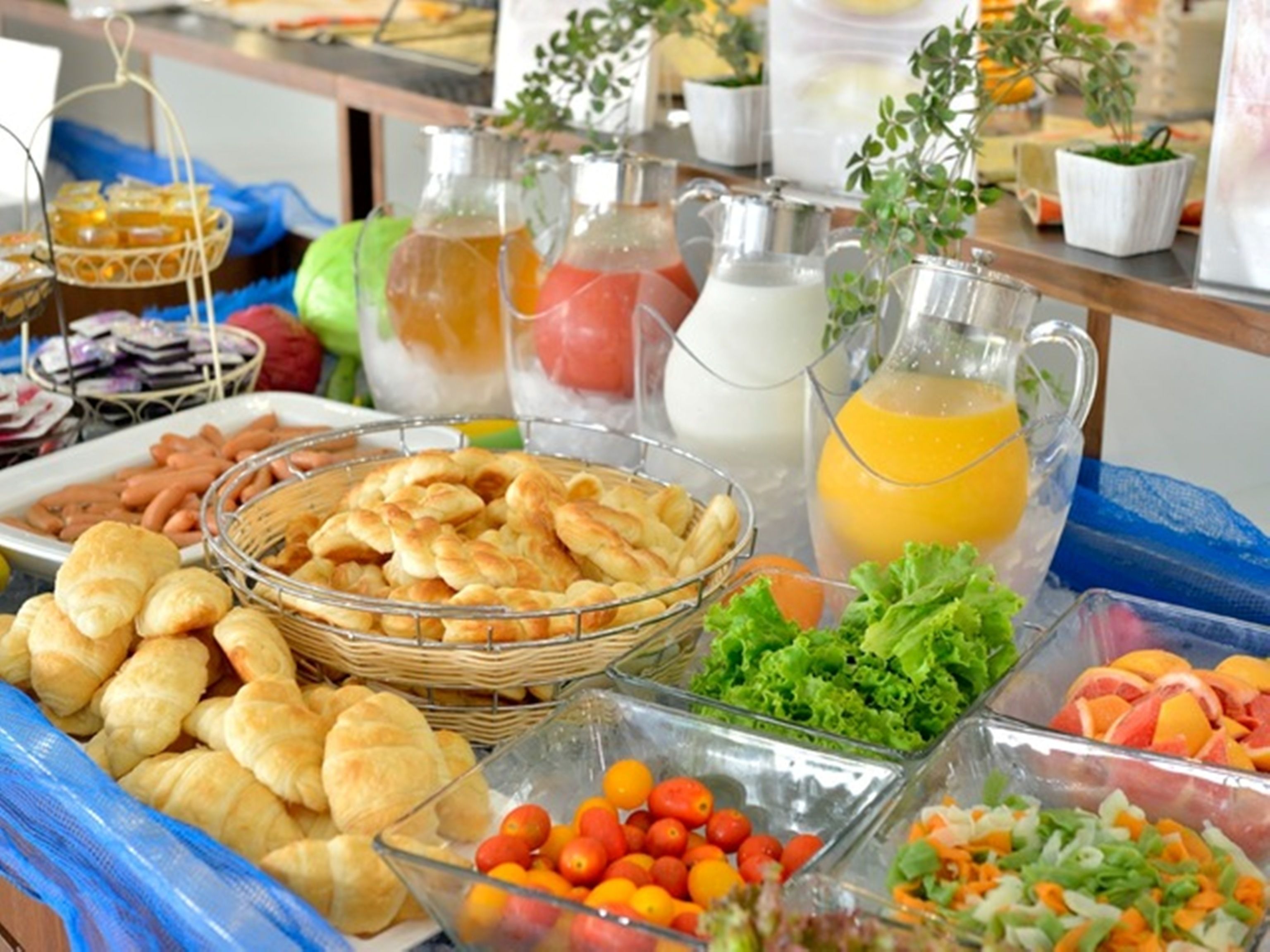 daily buffet breakfast (jpy 1980 per person)