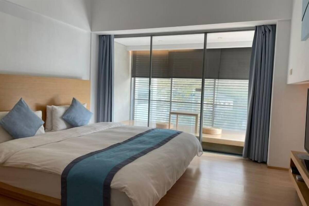 Premium bedding, down comforters, Select Comfort beds, in-room safe