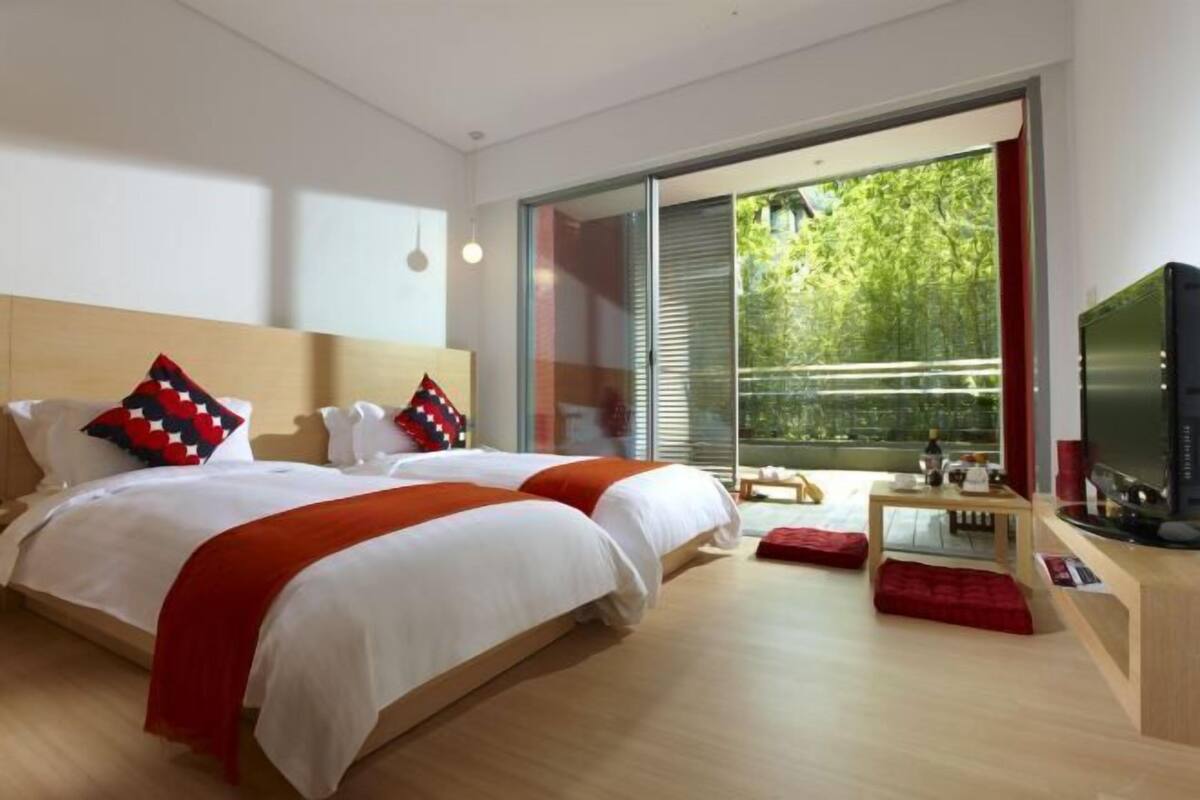 Premium bedding, down comforters, Select Comfort beds, in-room safe