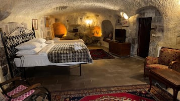 Standard Cave Room | Sengetøy av topp kvalitet, blendingsgardiner og lydisolert