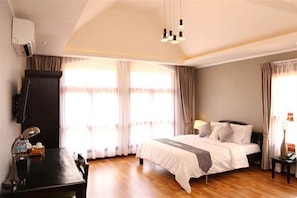 Deluxe Double Room | Pillowtop beds, minibar, in-room safe, desk