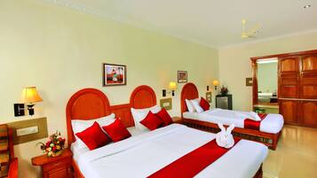 Habitació triple | Matalassos de la marca Select Comfort, minibar i roba de llit