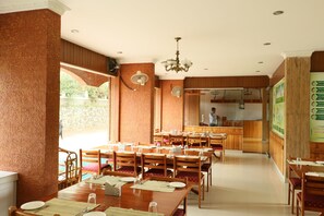 Daily buffet breakfast (INR 300 per person) - Jungle Park Resorts (Peermade)